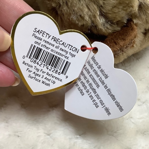Ty Beanie Boo HENRY Ty Silk 2018 Canadian Exclusive Bear Holding Fish with Tags - Picture 8 of 12